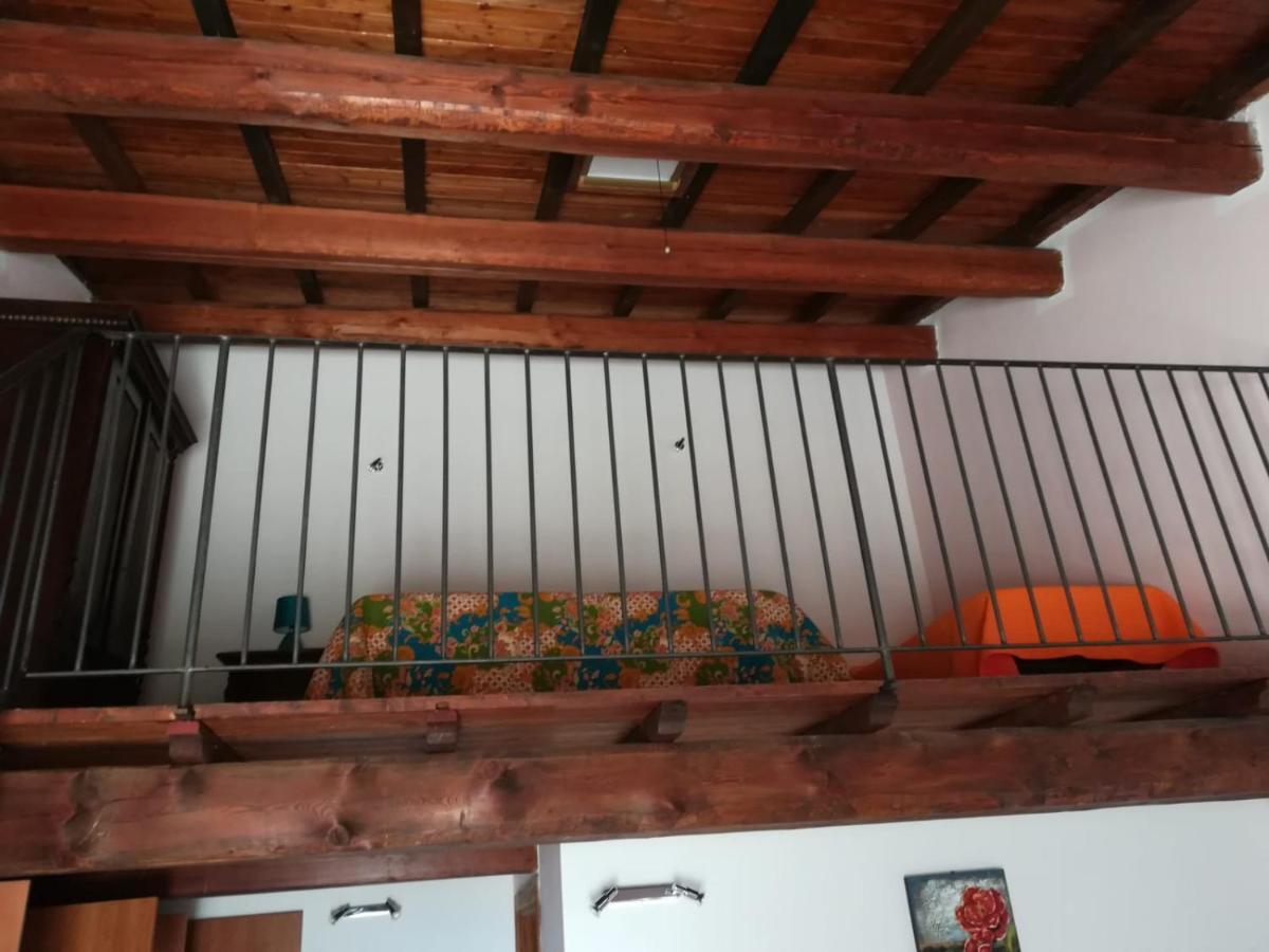 Agriturismo Le Cascine Кастель-ди-Тора Экстерьер фото